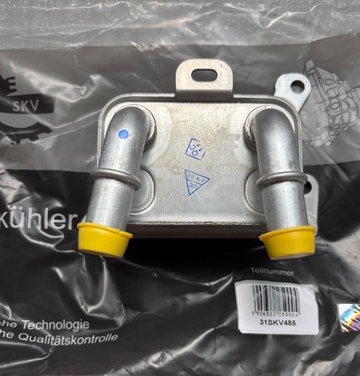 Enfriador de aceite Mercedes Benz M282 A CLA GLA A35AMG 2020 a 2025