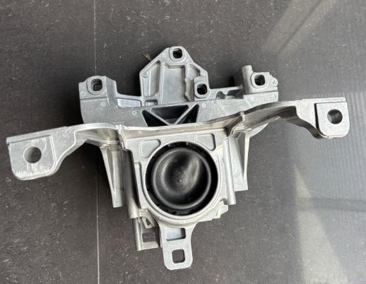 Soporte de motor DERECHO Mercedes Benz clase A y B W177 W247