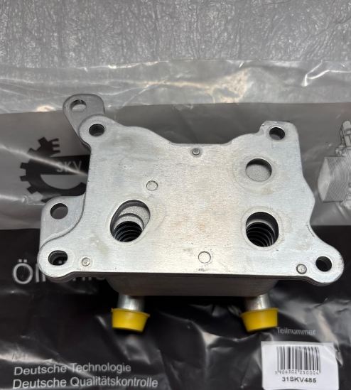 Enfriador de aceite Mercedes Benz  M282 A CLA GLA A35AMG 2020 a 2025