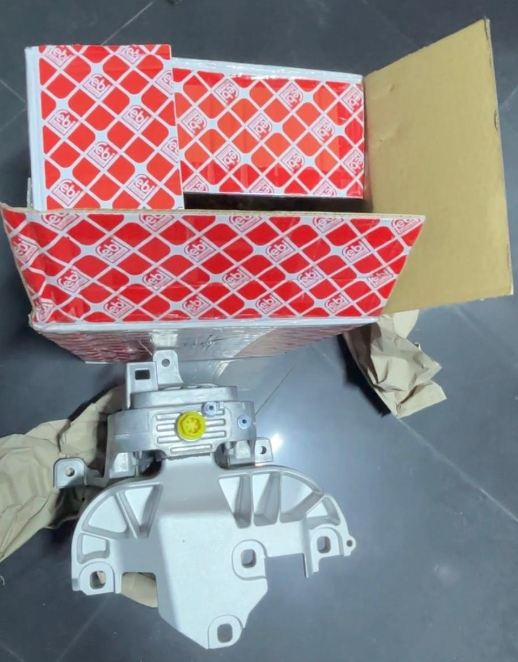 Soporte de motor DERECHO  Mercedes Benz clase A  y B W177 W247 M282