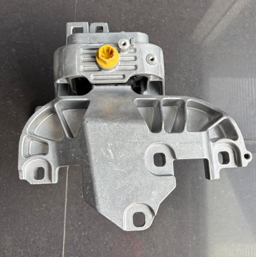 Soporte de motor DERECHO  Mercedes Benz clase A  y B W177 W247
